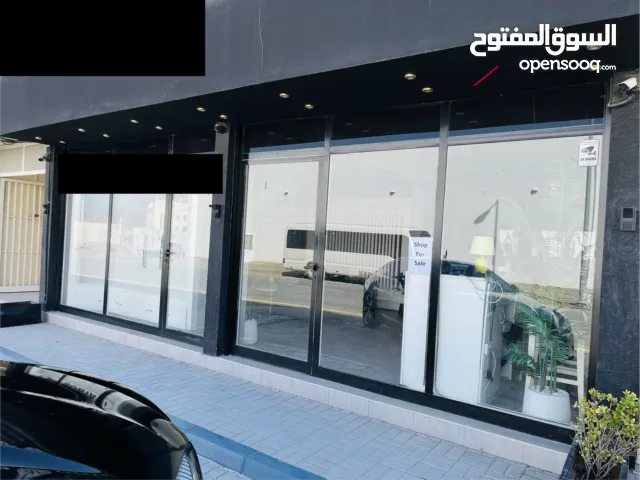 محل في الفجيرة بابين مجهز مكتب  للبيع خلو