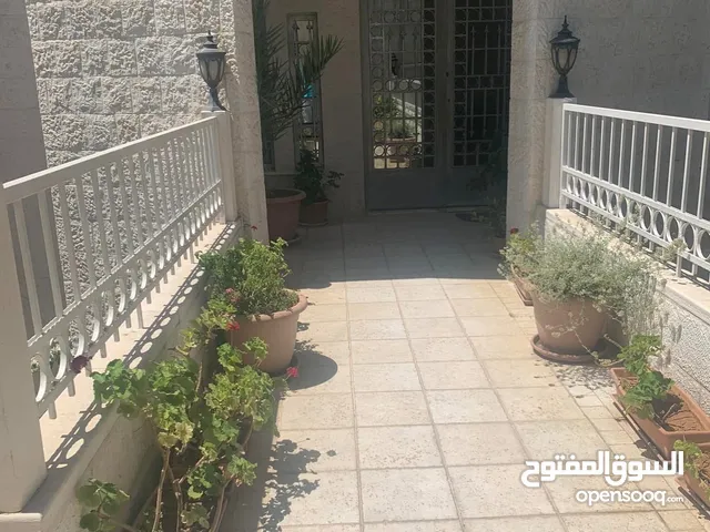 شقة فارغة للإيجار 4 نوم بسعر لقطة في اجمل مناطق خلدا