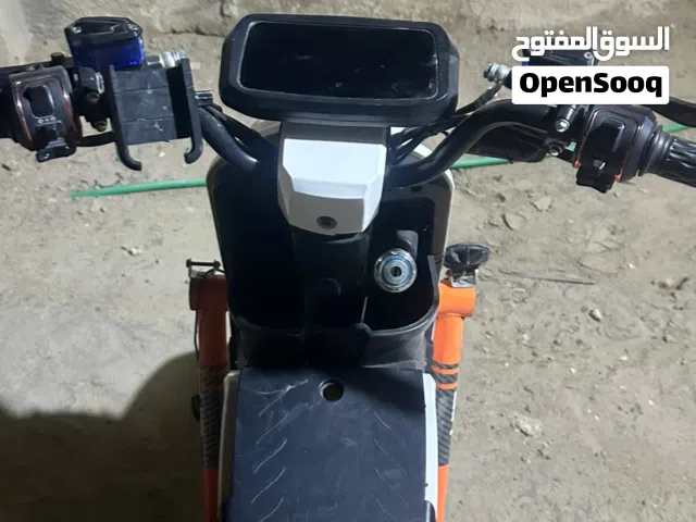 دراجه شحن R900 الدراجه جديده استعمال مال بيت بطاريات جدد الدراجه كلش حلوه