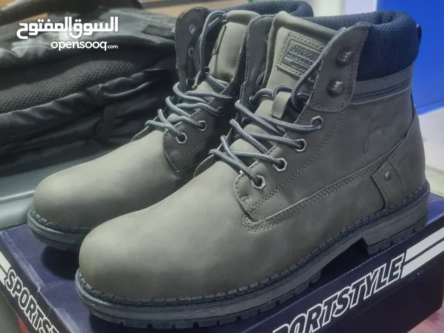 New Jump boots grey color. Not Timberlands. Not leather. Size 43.