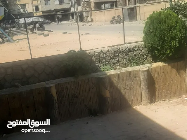 سوق تجاري كامل للبيع في مدينة حرستا موقع مميز جنب المحكمه ومركز الهاتف ومجمع مدارس