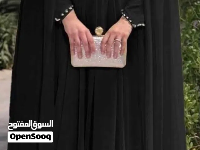 فستان اسود لبسة وحدة نمرة 46 بلبس لغاية 85 كيلو للبيع بسعر 40 دينار