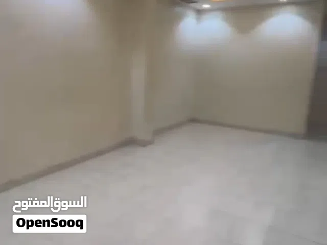 للايجار دور ثانى 4 غرف نوم بالمنقف قطعه 2