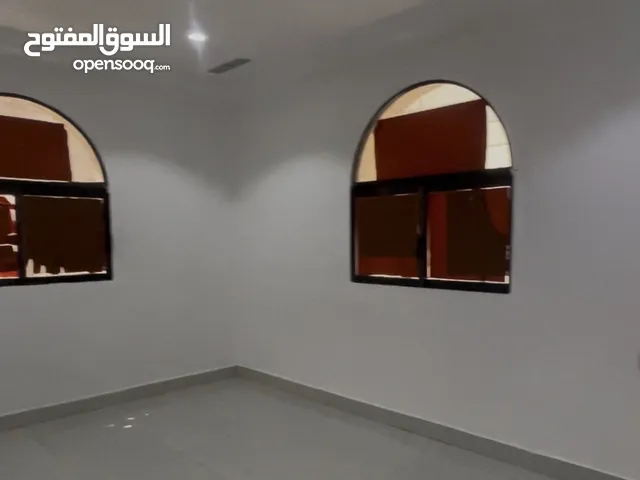 الايجار 350 دينار شقة للايجار بصباح الناصر قطعة 2 بالدور اول درج تتكون من 3 غرف وحمامين وصالة ومطبخ