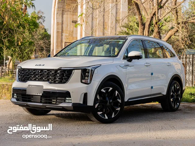 كيا سورينتو موديل 2025 بمحرك 6 سلندر كامل مواصفات 1/1 بانوراما و كاميرات عدد 5 بويل 20 من الق تاج
