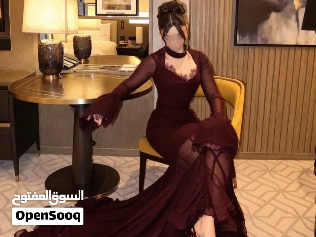فساتين. كوين