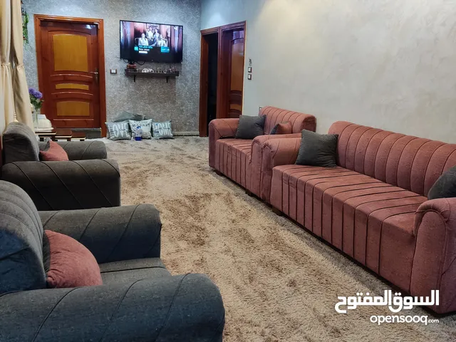 للذوق الرفيع – طقم كنب وموكيتة شبه جديد للبيع