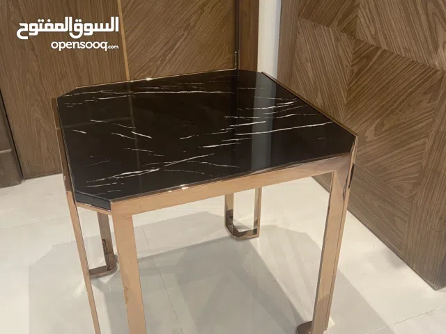 طاولة رخام جانبية من ZERABI بحالة جديدة تمامًا - Marble Side Table ZERABI - Brand New