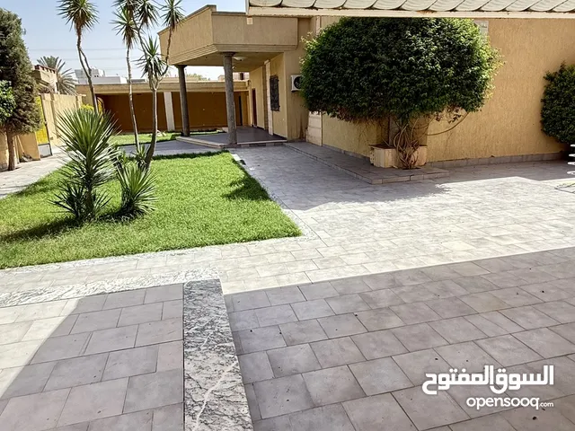 300 m2 5 Bedrooms Villa for Rent in Tripoli Al-Serraj