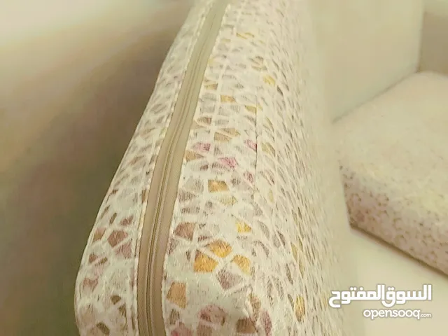 بمناسبه شهر رمضان المبارك طقم نظيف خشبه بخدم عشر سنوات لقدام استعمال بسيط