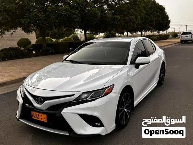 2020 تويوتا كامري SE