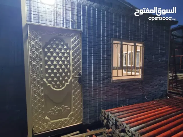 يوجد لدينا كرفانة مميزة عمل إبداعي مضمون عازل وديكور مميز ورائع 4×3 معا الحمام بسعر طيب جدا