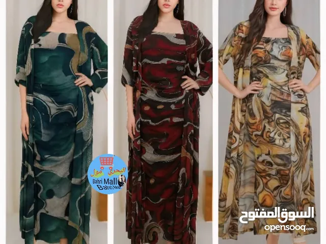 فستان نسائي راقي ومميز يتميز ب: قطعتين فستان داخلي وجاكت اللوان الاكثر جمالا