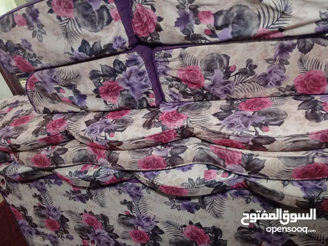 3فرشات و3مساند و4مراكي