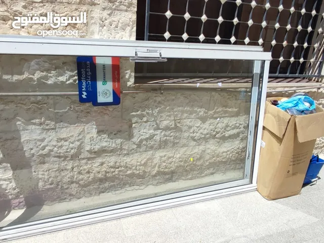 باب المنيوم مستعمل بحالة ممتازة  للبيع