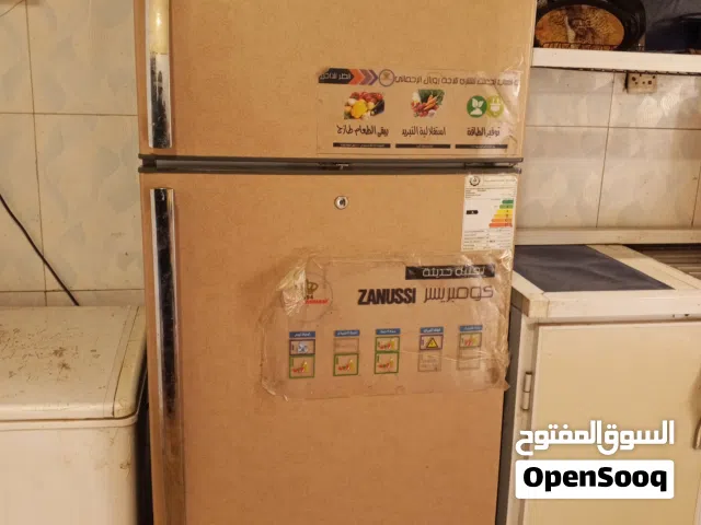 السلام عليكم ثلاجه للبيع حجم كبير نظيفه ما دخلت تصليح
