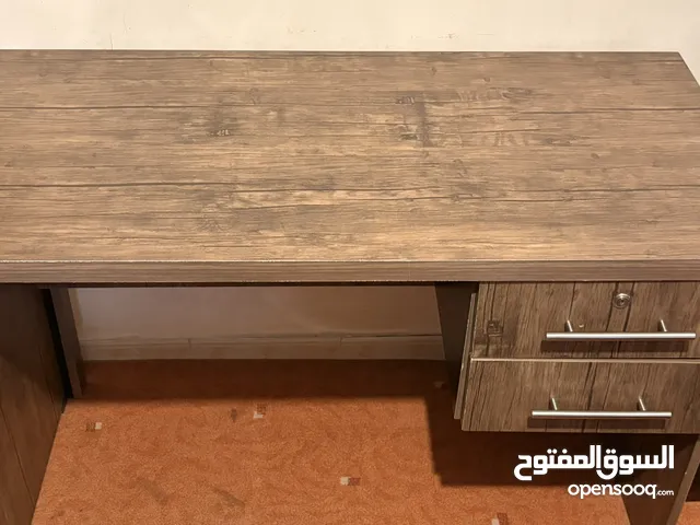 مكتب مستعمل للبيع