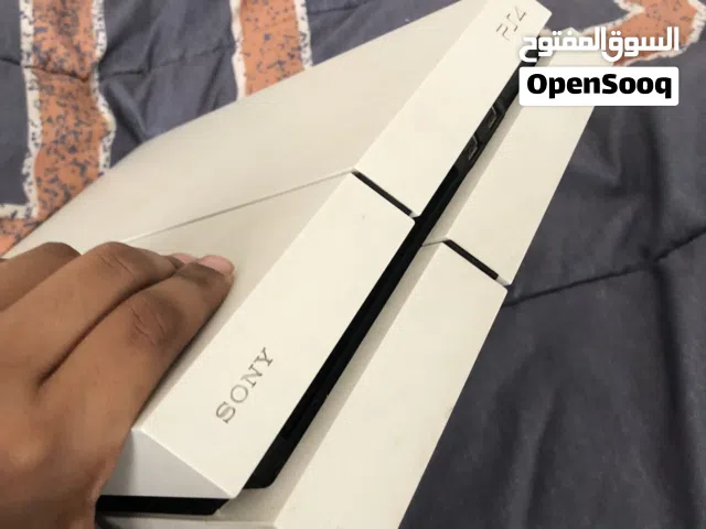 بلايستيشن 4 بقمه النظافه و بحاله الوكاله