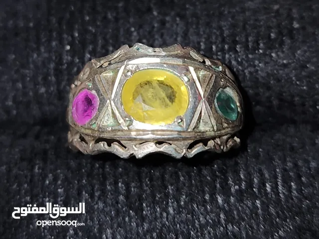 خاتم ثلاث احجار حجم (16) (الخضرة زمرد والاصفر والوردي ياقوت) على الفحص