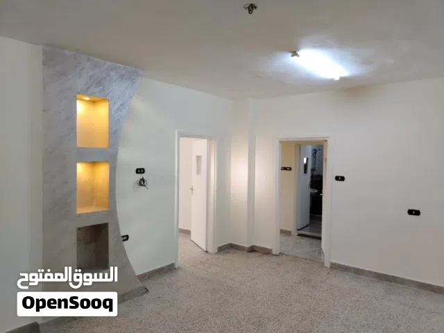 شقه في صويلح الحي الشرقي قرب الشارع الرئيسي