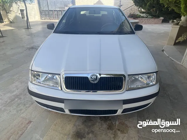 سكودا اوكتافيا توور 2008 فحص نظيف جدا ضواو جديده غمازات جديدة فرش جلد تنجيد غرفه تخلو من العيوب