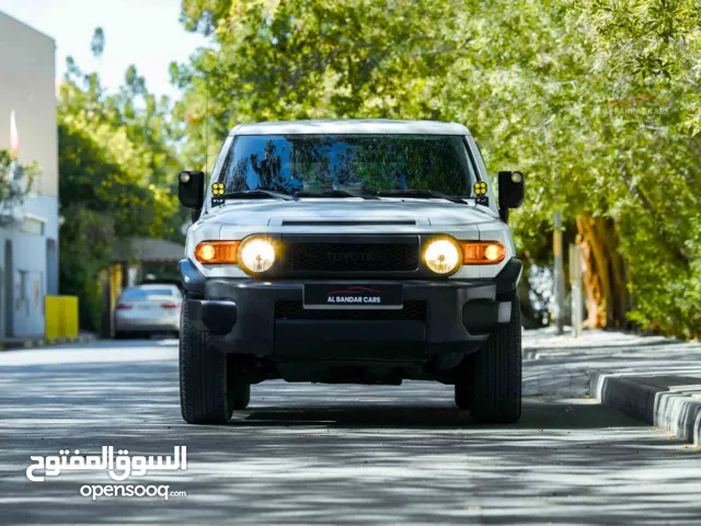 TOYOTA FJ CRUISER — OFF-ROAD ICON 2011 WHITE EXCELLENT CONDITION