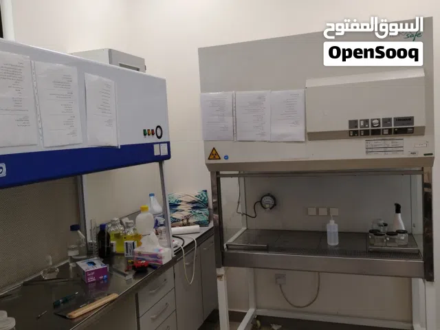 مختبرات خزانة تدفق هواء(Laminar Air Flow Cabinet)