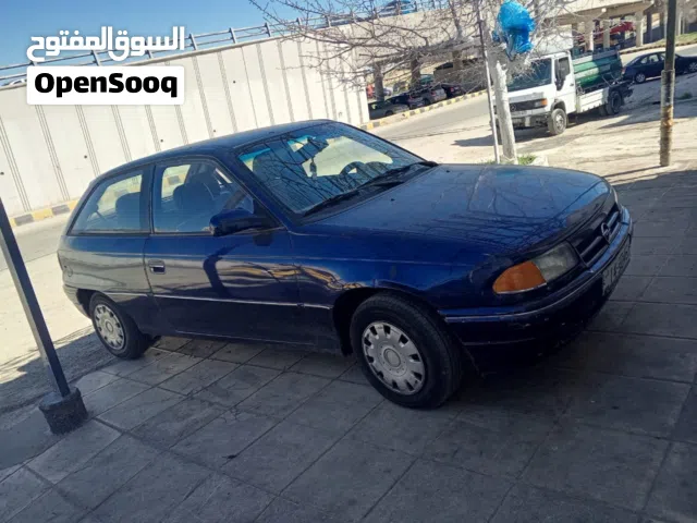 1994, أوبل, استرا, Standard