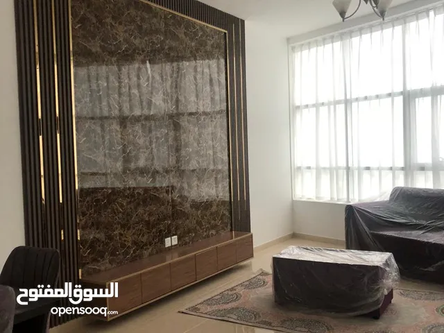 (ابو سليم) شقه للبيع في ابراج الاورينت تتكون من 2 غرفه و 2 حمام و صاله و مطبخ اطلاله بحريه