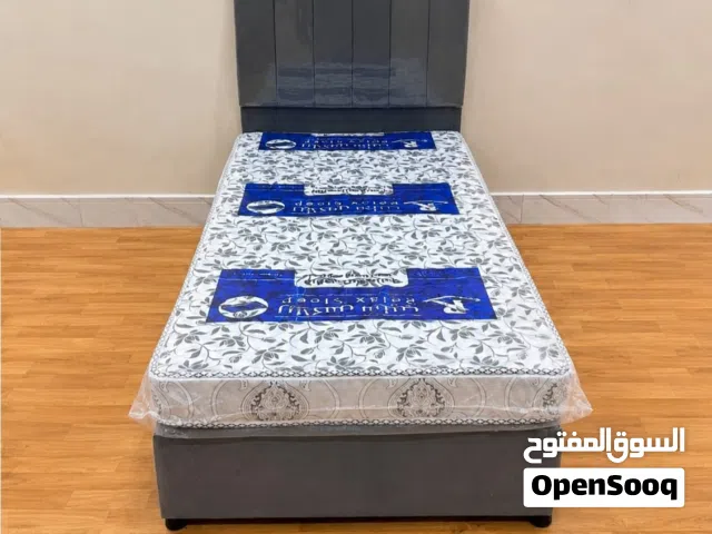 سرير نفر مع مرتبة