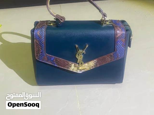 Hand Bags Green for sale  in Abu Dhabi