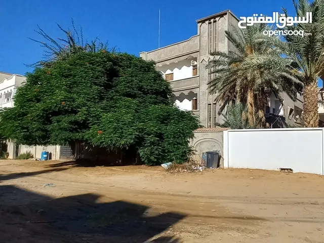300 m2 5 Bedrooms Villa for Sale in Tripoli Alfornaj