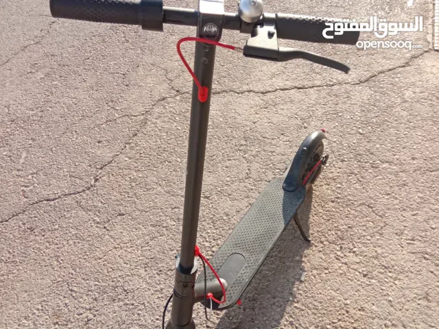 سكوتر كهربائيّ مستعمل يومين وسعره قابل للنقص