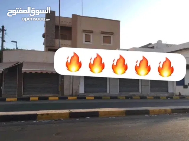 فيلا تجاريه وتحتها محلات تجاريه