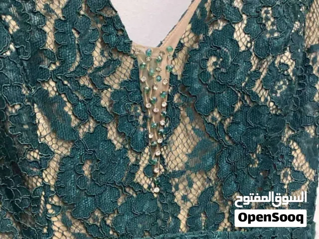 فستان سهرة زيتي موديل سمكة استعمال مرة واحدة السعر 20 دينار لا يوجد توصيل الموقع اوتوستراد الزرقاء