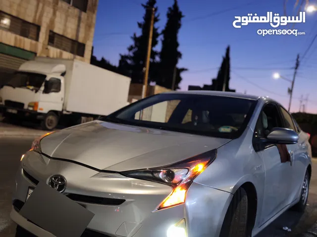 Toyota Prius 2018 metallic silvee