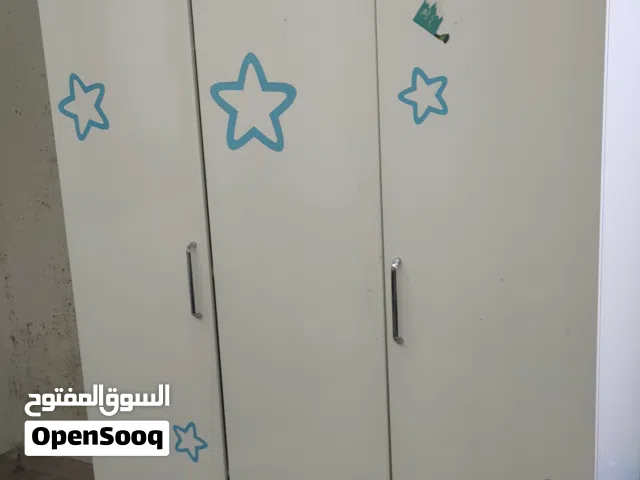 دولاب 3 ضلفة بحالة جيدة