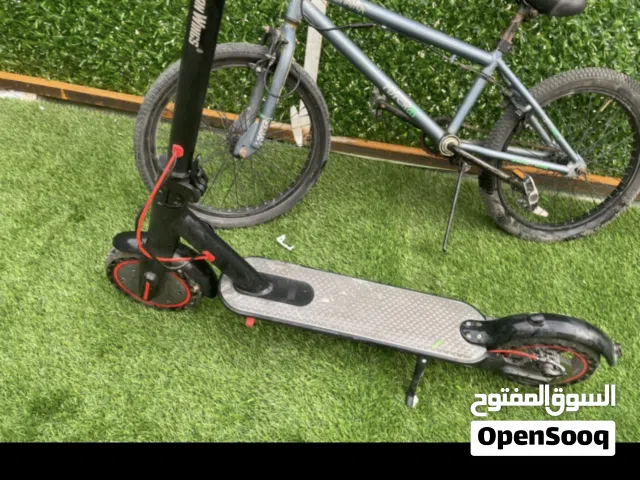 للبيع اسكوتر بحاله ممتازه سرعه 40 ثلاث سرعات وعجله BMX استعمال خفيف