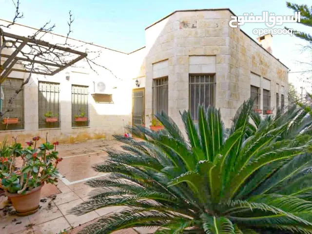 فيلا مستقلة بناها مهندس لعائلته