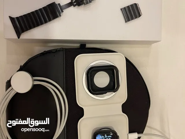 Apple watchOS Series 5 40mm with Apple Charging Station
