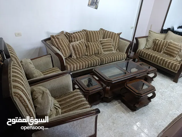 طقم كنب وطاولة وطربيزات