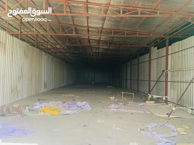 للايجار مخزن ارضي معزول حراري بالصليبية والخويسات وامغرة