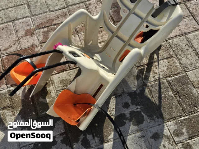 كرسي يتركب على السيكل حامل للأطفال يتركب بقطعتين