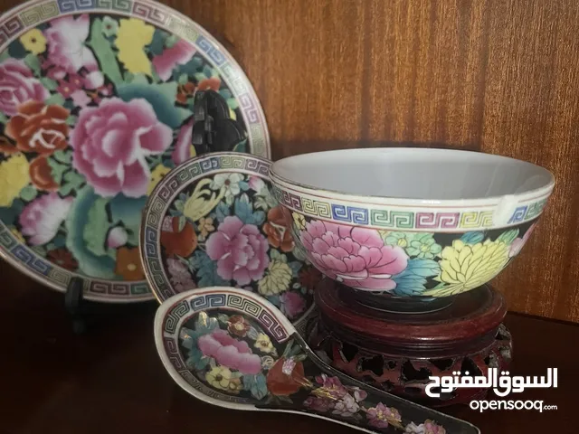 مجموعة من خزف ميل فلور الذهبي والأسود النابض بالحياة