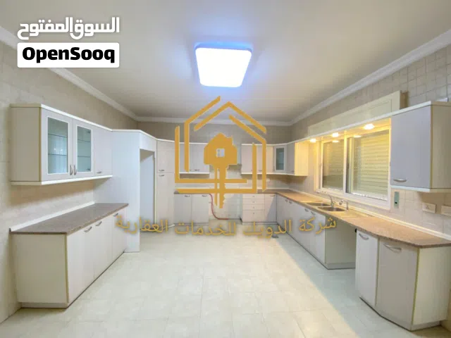 شقة مجددة بالكامل / 4نوم 2ماستر / 381م /مطلة /موقع مميز / دير غبار