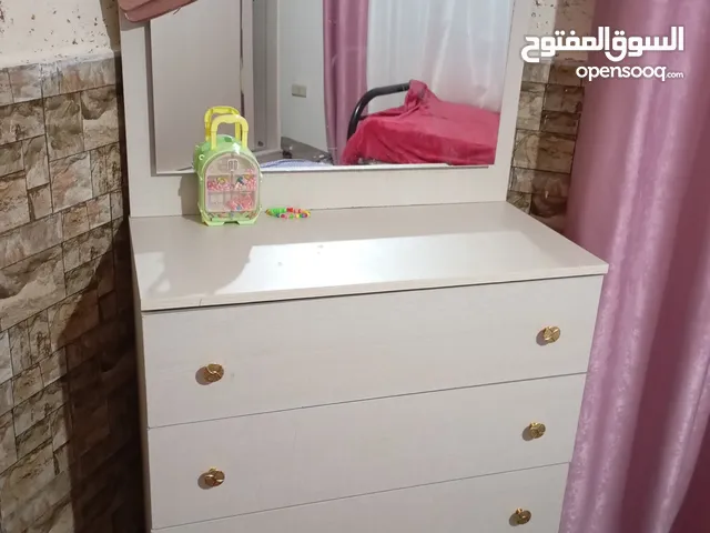 غرفه نوم بناتي للبيع مع برادي