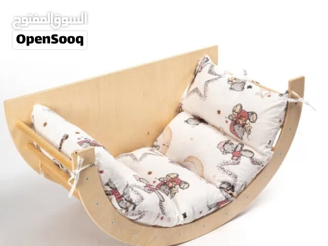 كرسي اطفال هزاز  خشب بدون مندر استعمال قليل