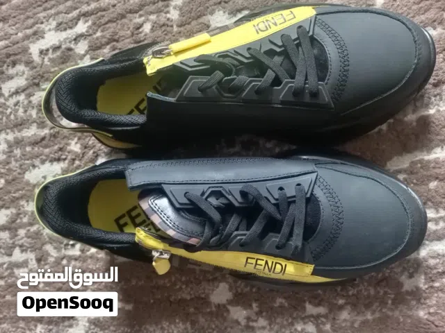 حذاء فيندي كاجوال مستعمل مرتين فقط