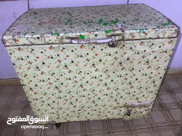 مجمدة مستعمله ملاحظة بابه مكسور بس هيه شغاله