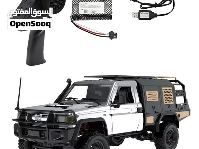 12 scale, officially licensed Toyota Land Cruiser LC79 RC rock crawler